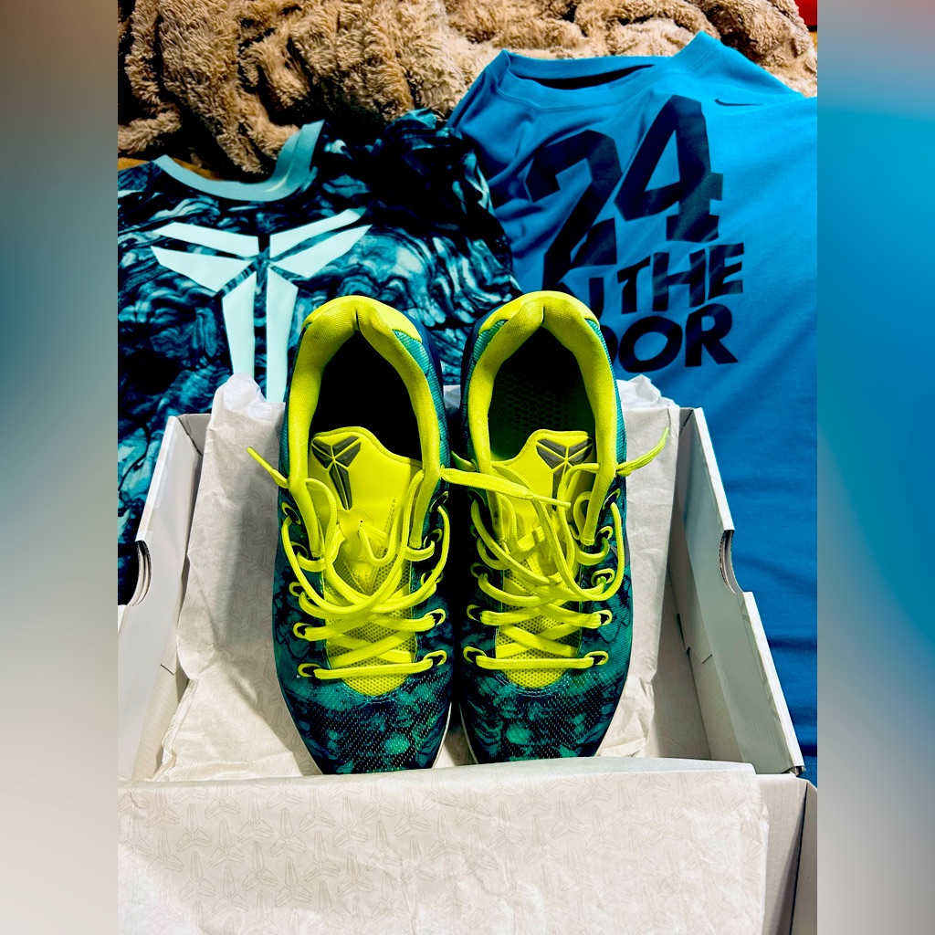 Nike  Kobe Bundle 2 Tees Kobe Easter Sneakers